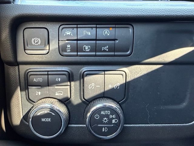 Used 2025 Chevrolet Tahoe Premier AWD/4WD image 23