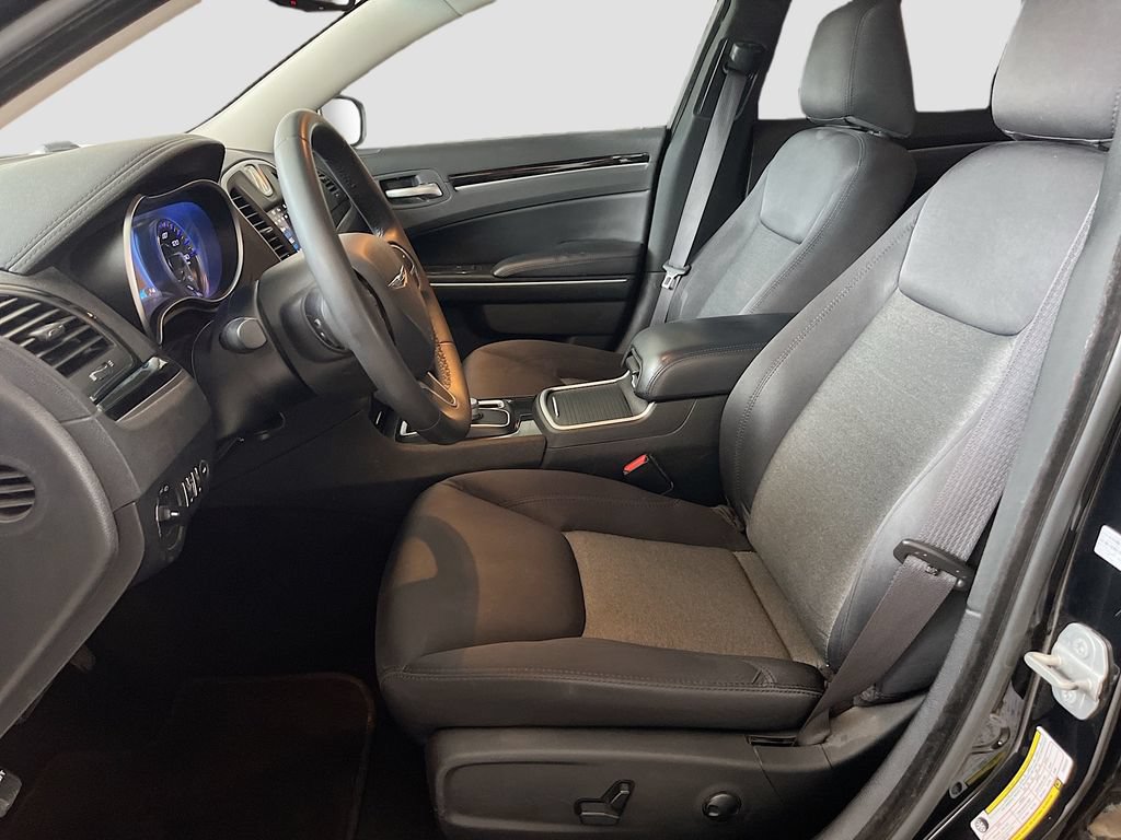 Used 2023 Chrysler 300 Touring w/ Sport Appearance Package RWD image 21