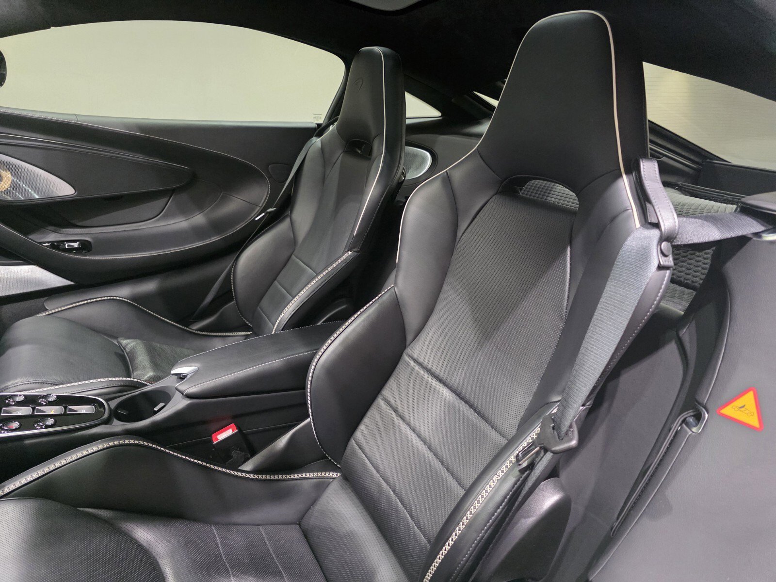 Used 2023 McLaren GT RWD image 8