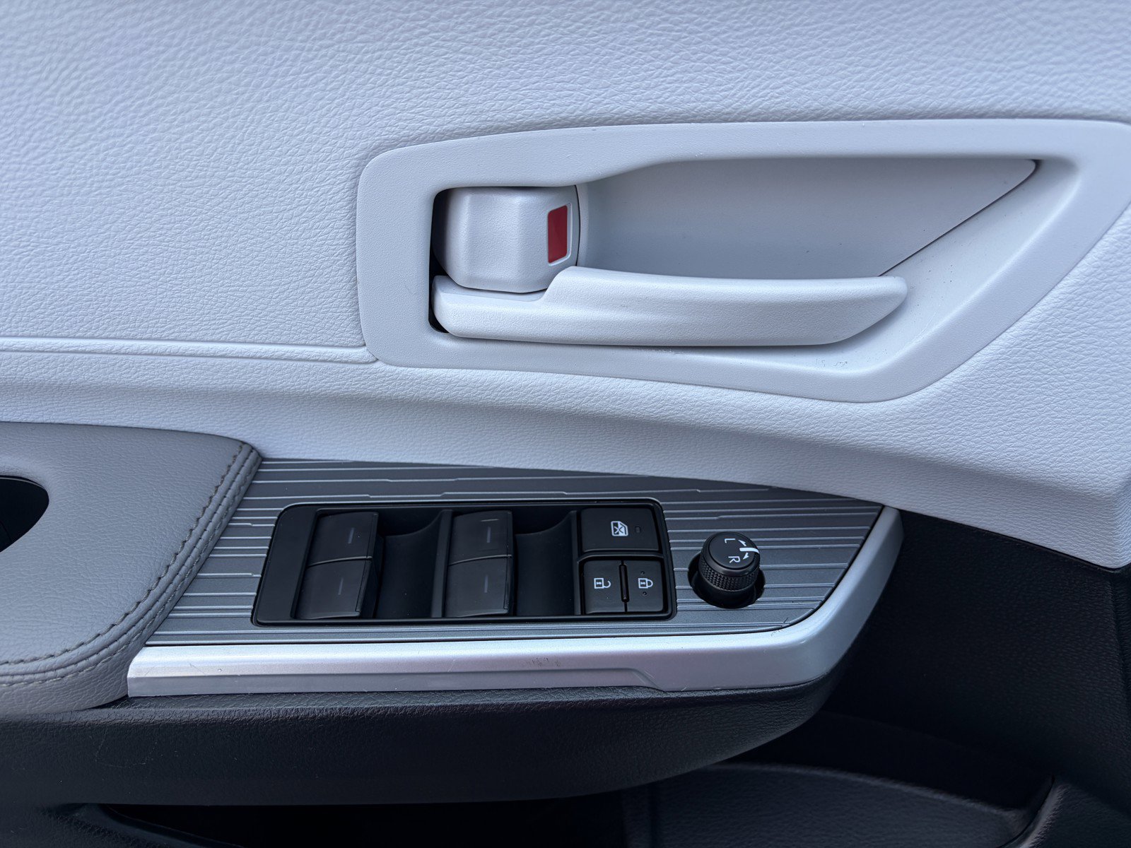 New 2025 Toyota Sienna LE w/ LE Plus Package AWD/4WD image 13