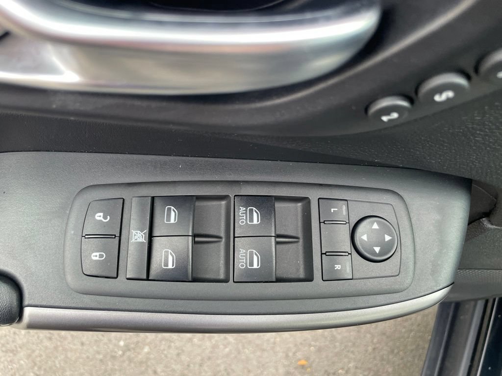 Used 2021 Jeep Cherokee Limited AWD/4WD image 16