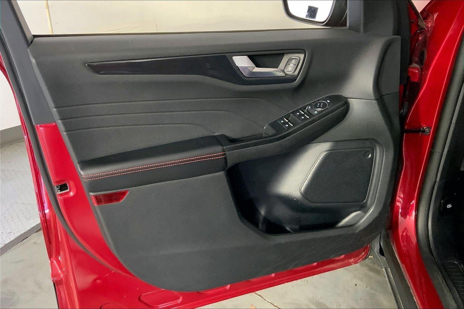 Used 2025 Ford Escape ST-Line FWD image 24
