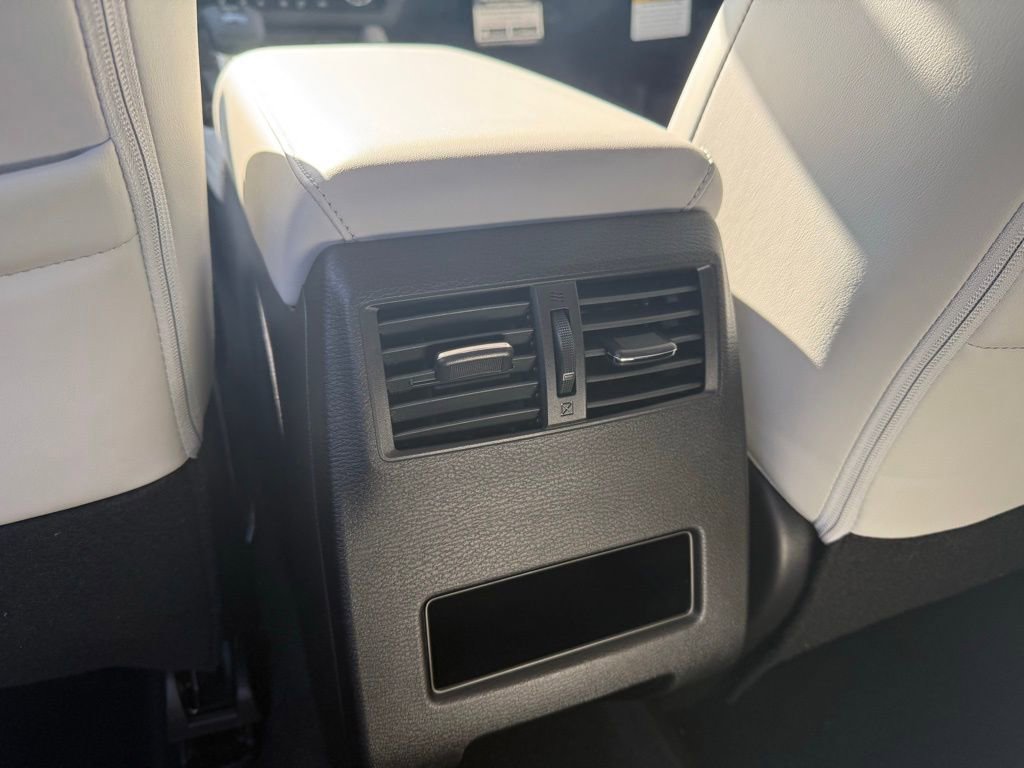New 2026 Mitsubishi Outlander SE image 23