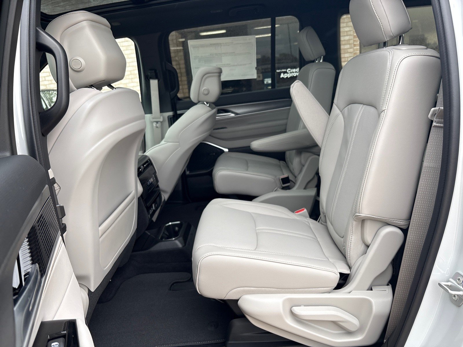 New 2026 Jeep Grand Wagoneer 4WD image 4