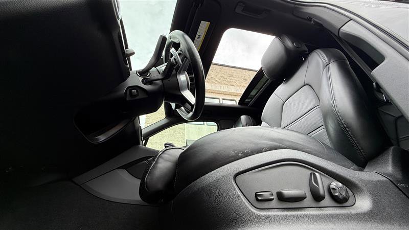 Used 2023 Porsche Cayenne w/ Premium Package image 9