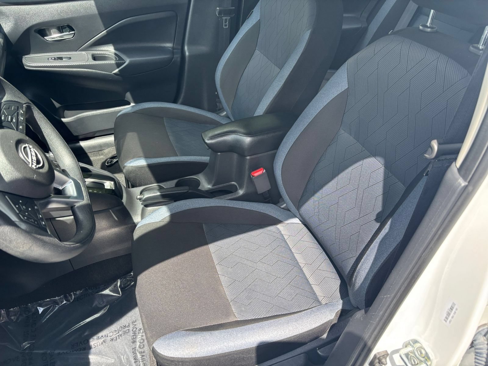 Used 2025 Nissan Versa SV FWD image 31
