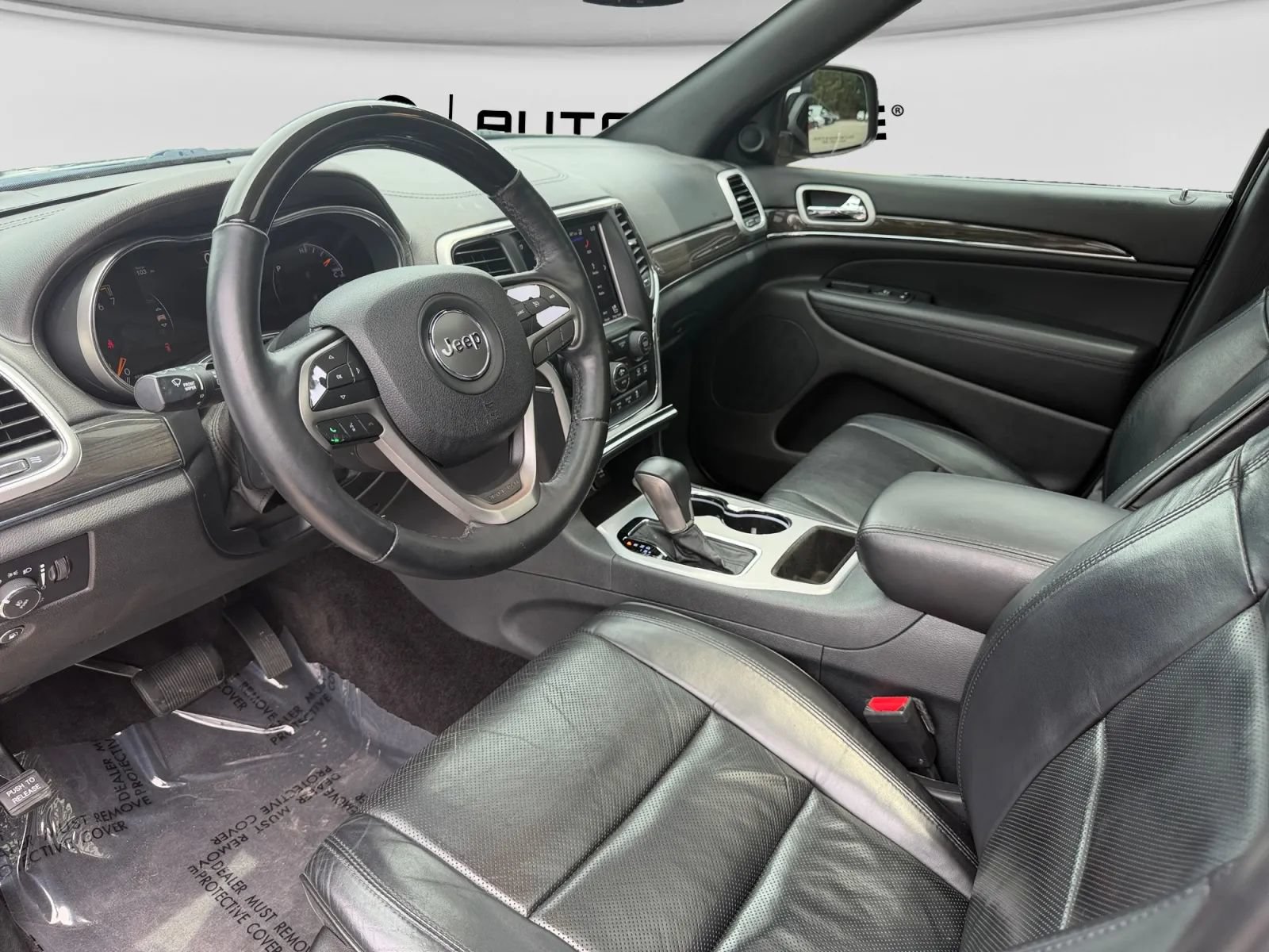 Used 2018 Jeep Grand Cherokee Overland w/ Interior Metal Package RWD image 15