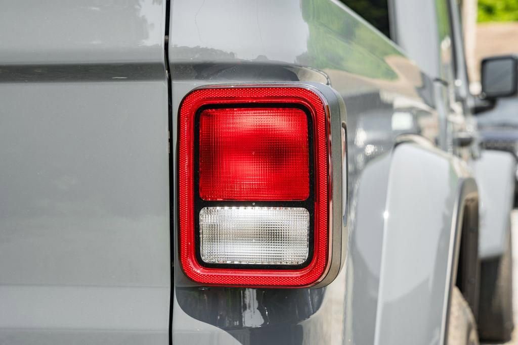 New 2025 Jeep Gladiator Sport AWD/4WD image 6