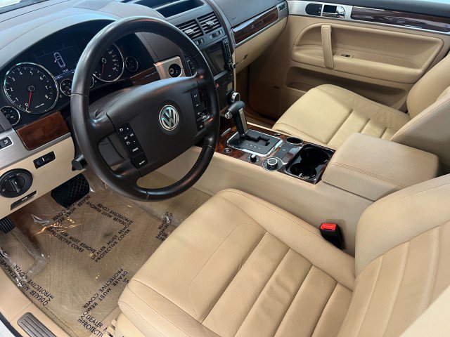 Used 2009 Volkswagen Touareg VR6 image 11