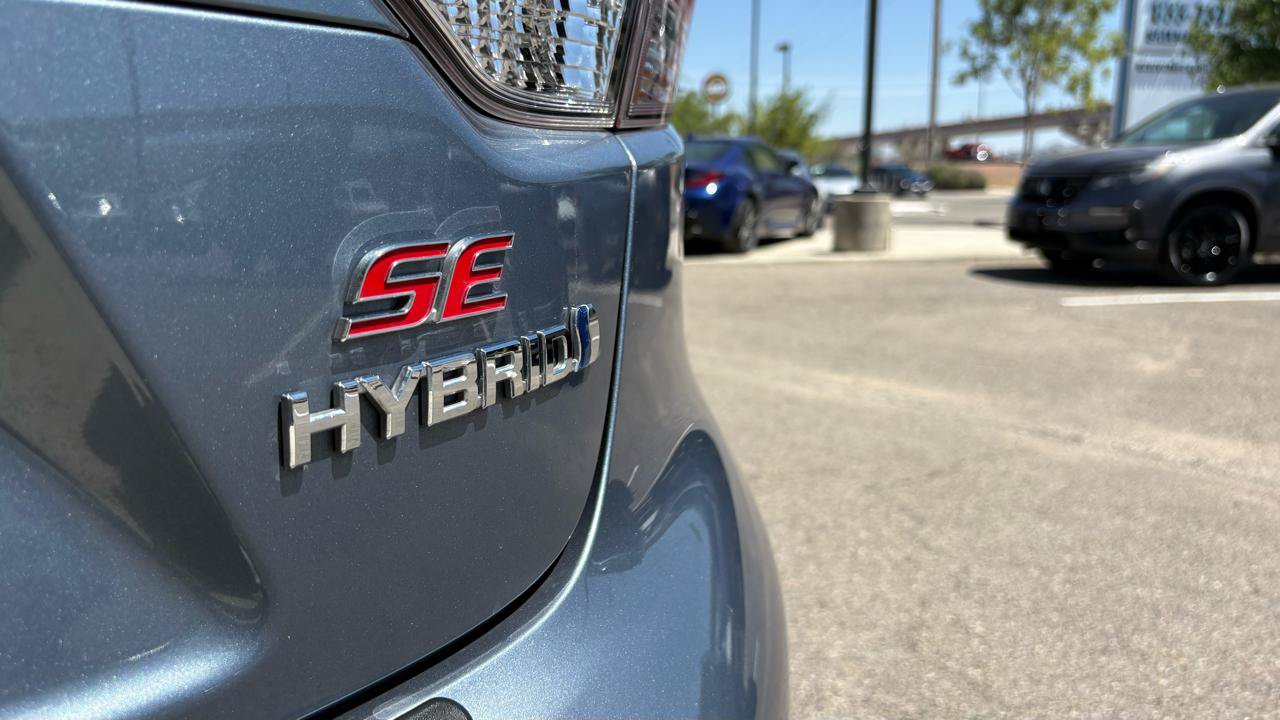 Used 2024 Toyota Corolla SE w/ SE Package FWD image 7