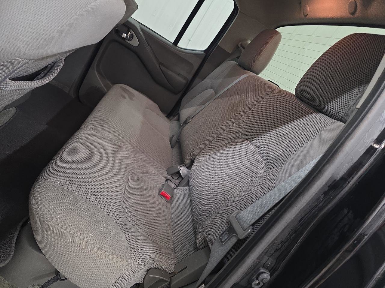 Used 2012 Nissan Frontier SV image 28