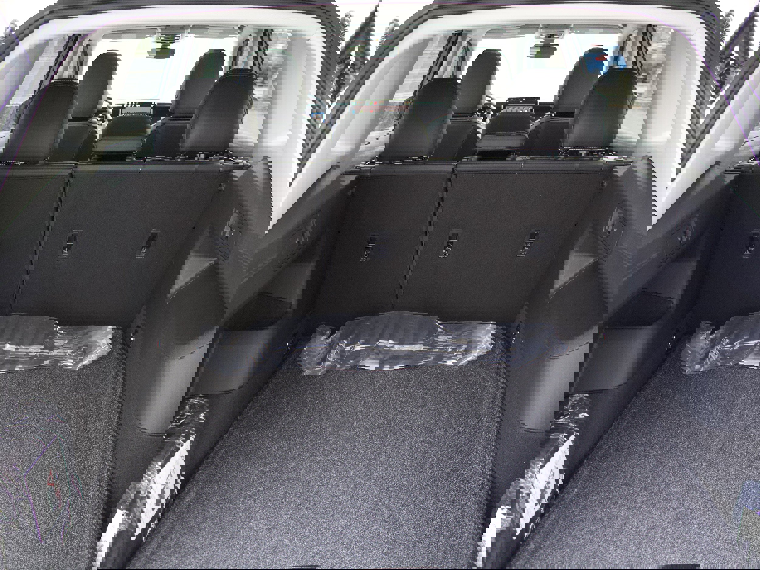 New 2025 Volkswagen Tiguan SE image 27