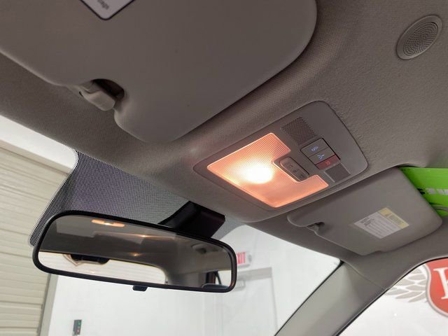 Used 2023 Hyundai Venue Limited image 20