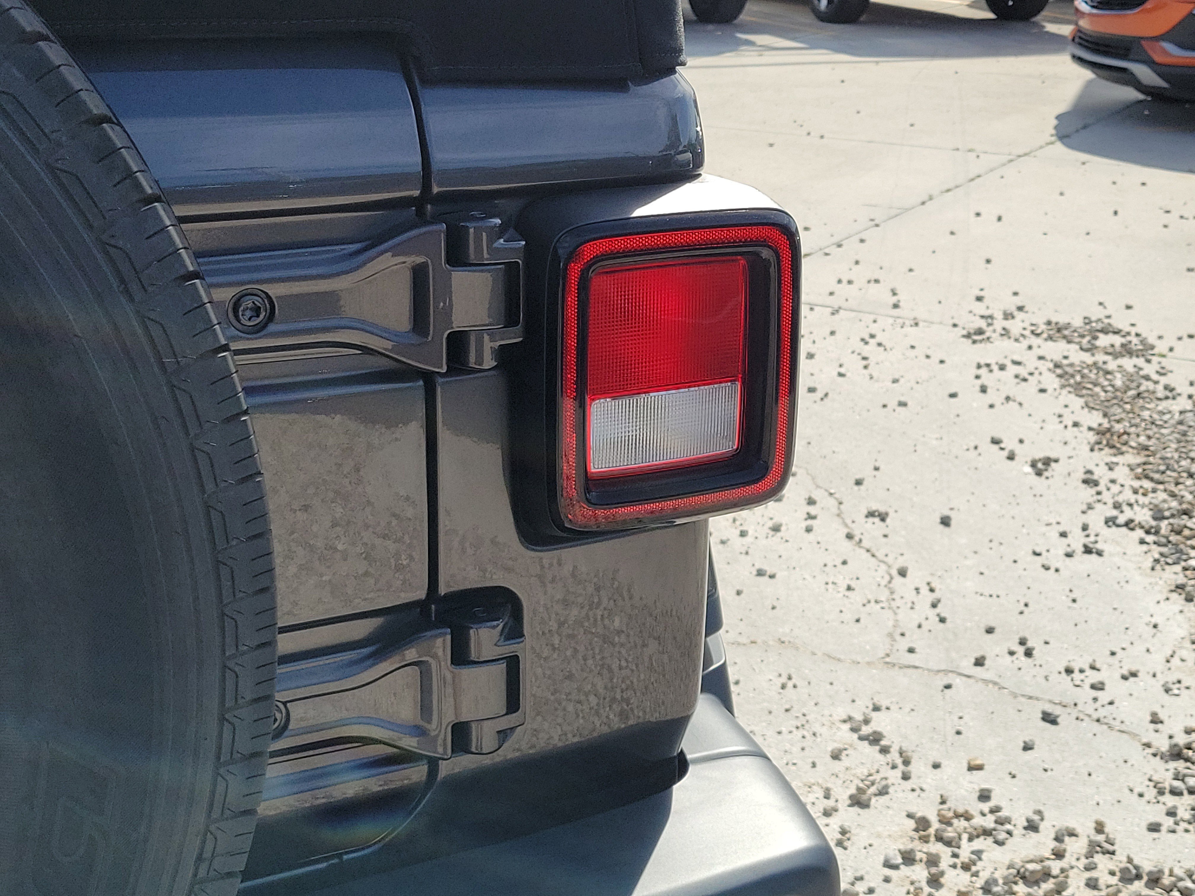 Used 2019 Jeep Wrangler Unlimited Sahara AWD/4WD image 11