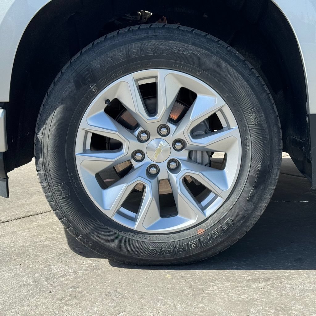 Used 2019 Chevrolet Silverado 1500 Custom w/ Custom Value Package AWD/4WD image 9