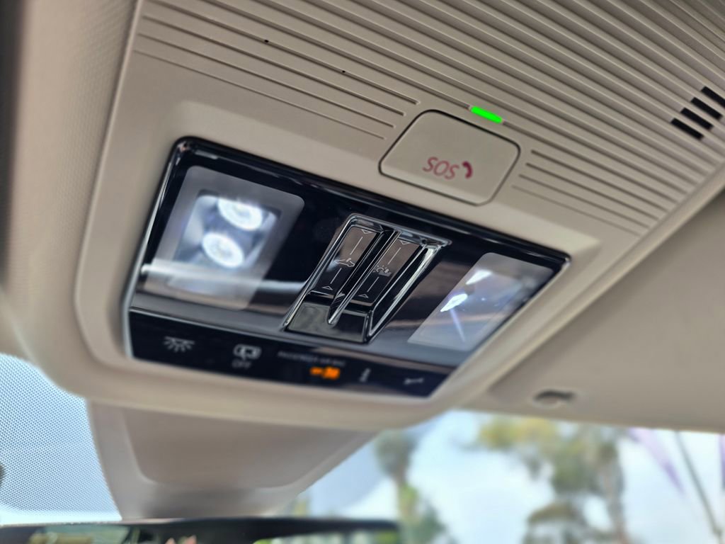 Used 2025 Volkswagen Atlas SEL Premium R-Line image 34