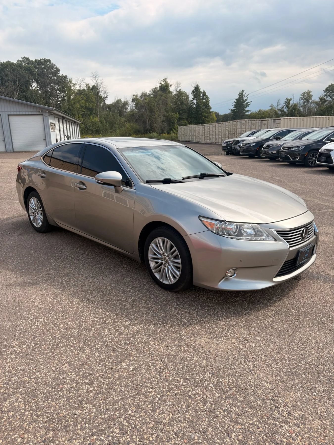 Used 2015 Lexus ES 350 w/ Luxury Package FWD image 3