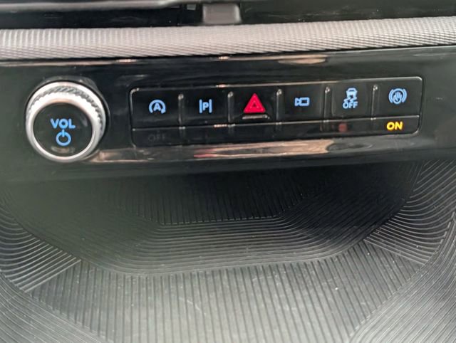 Used 2025 Ford Explorer ST-Line w/ ST-Line Street Pack image 22