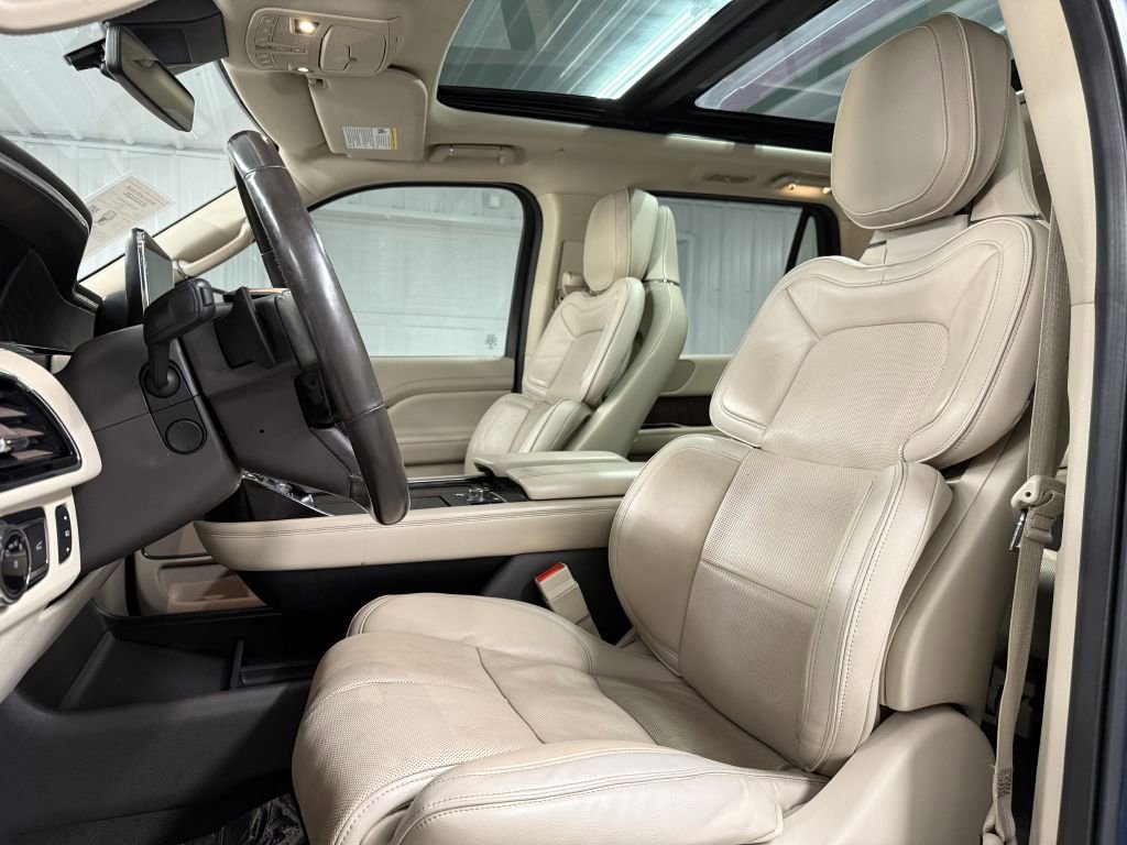 Used 2018 Lincoln Navigator L Reserve w/ Technology Package image 9