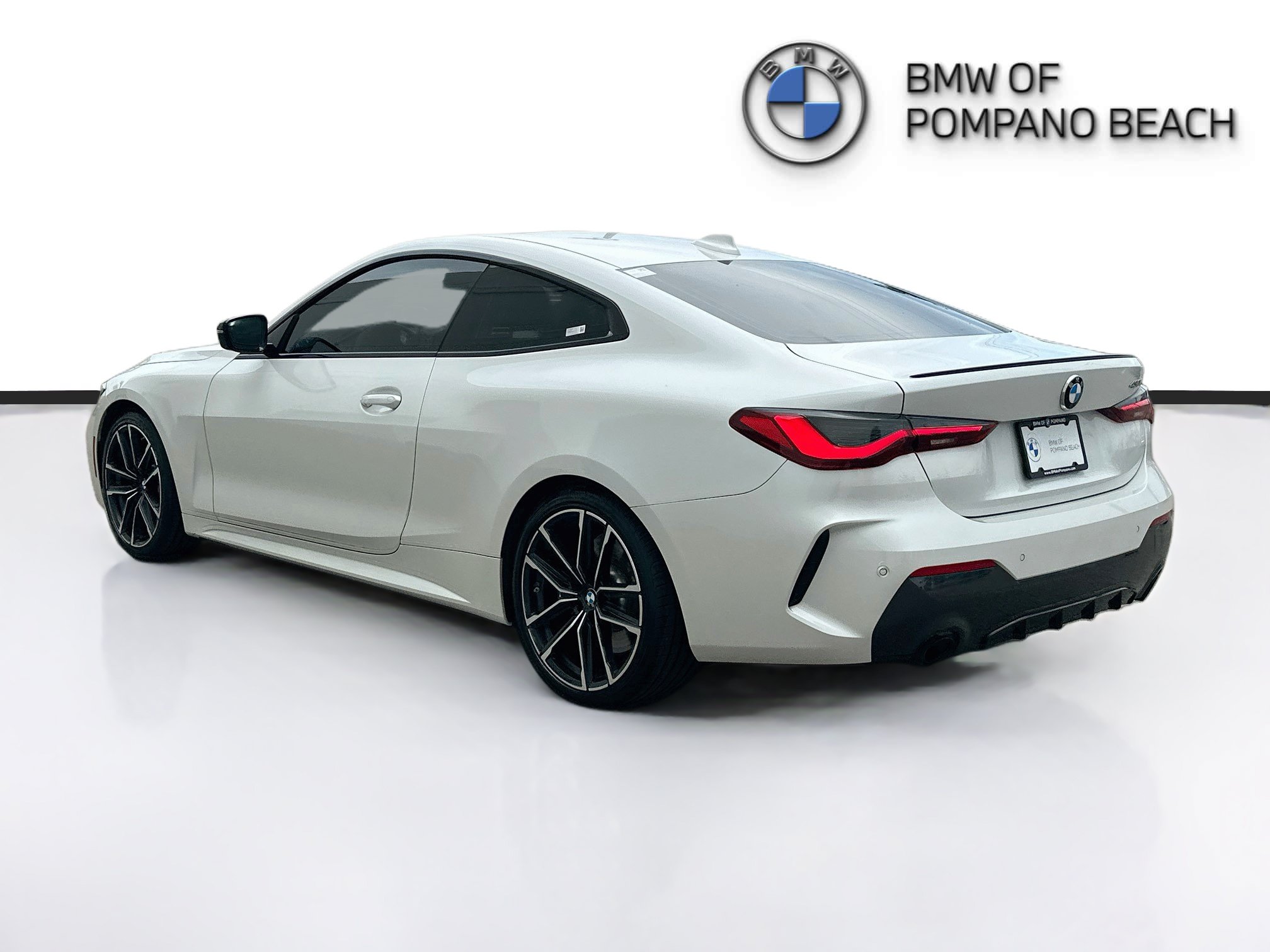 Used 2023 BMW 430i Coupe w/ M Sport Package RWD image 5