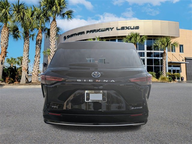 Used 2025 Toyota Sienna Platinum image 6