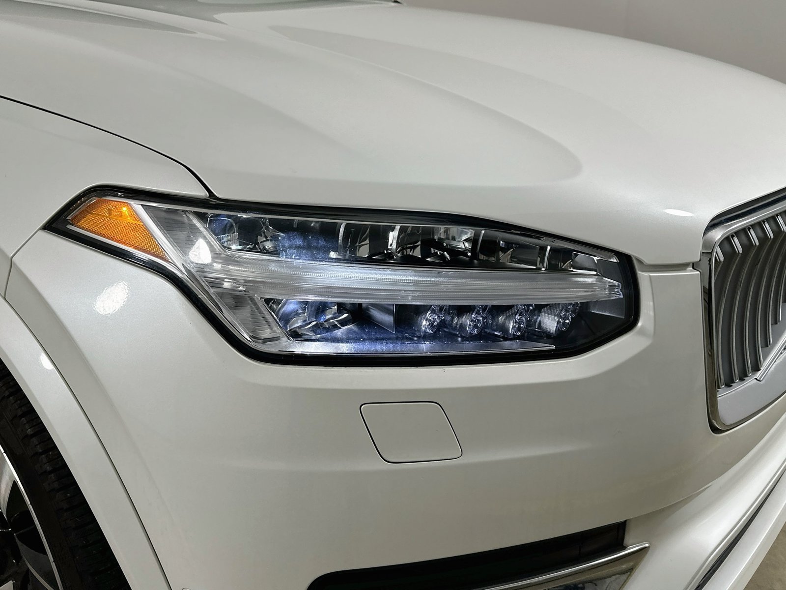 Certified 2024 Volvo XC90 B6 Ultimate w/ Protection Package Premier AWD/4WD image 9