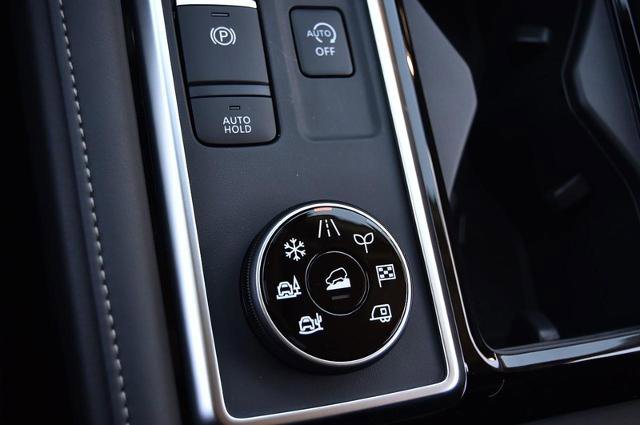 New 2025 Nissan Pathfinder SV w/ Black Appearance Package image 18