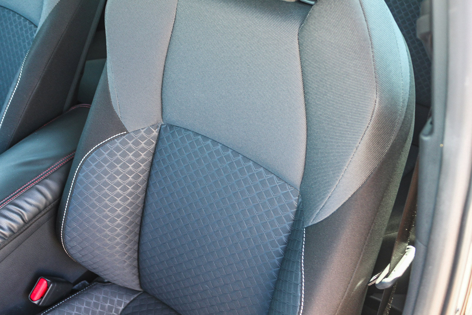 Used 2021 Toyota C-HR LE image 26