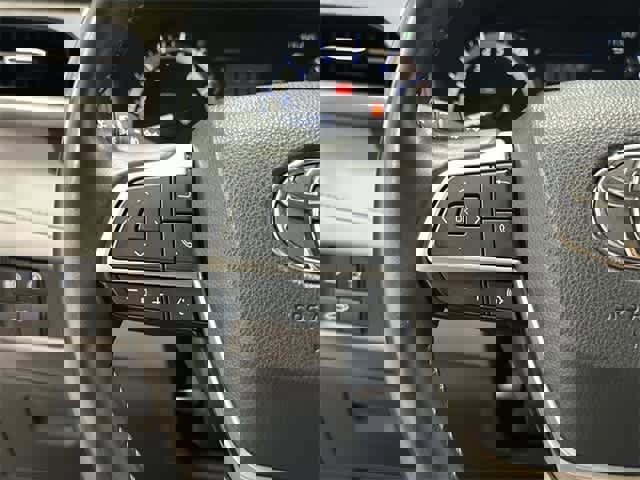 Used 2023 Toyota Highlander L image 16