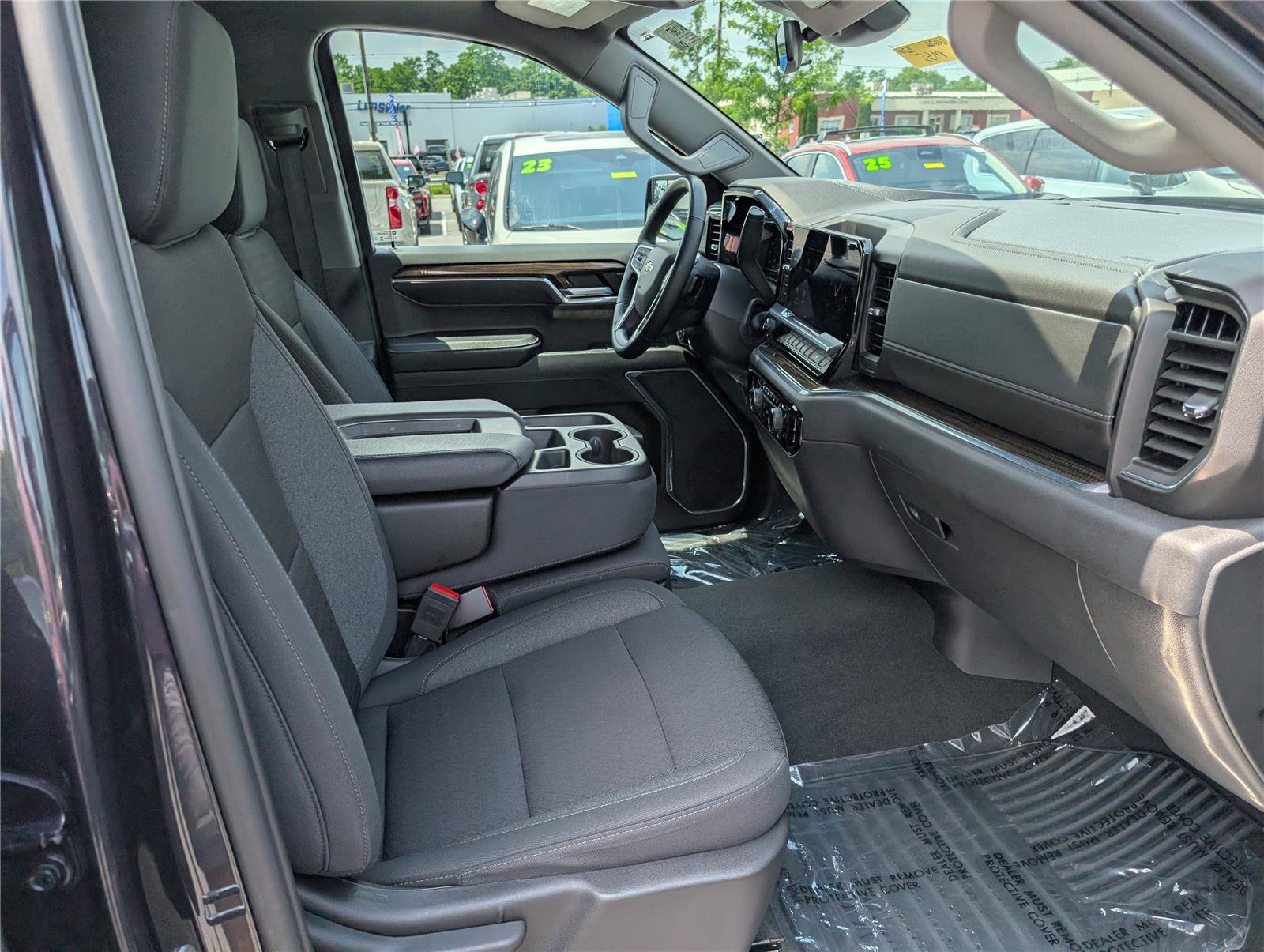 Used 2024 Chevrolet Silverado 1500 LT AWD/4WD image 10