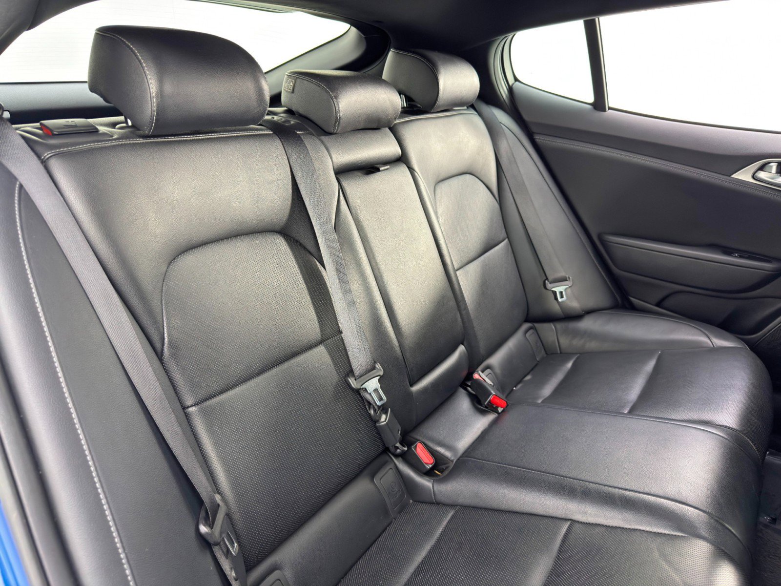 Used 2022 Kia Stinger GT1 image 39