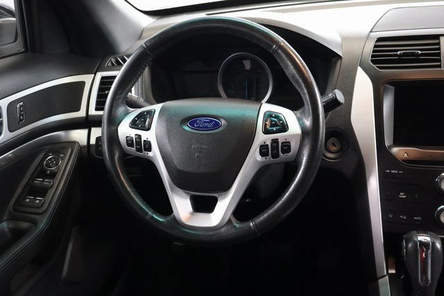 Used 2015 Ford Explorer XLT w/ Equipment Group 202A AWD/4WD image 9