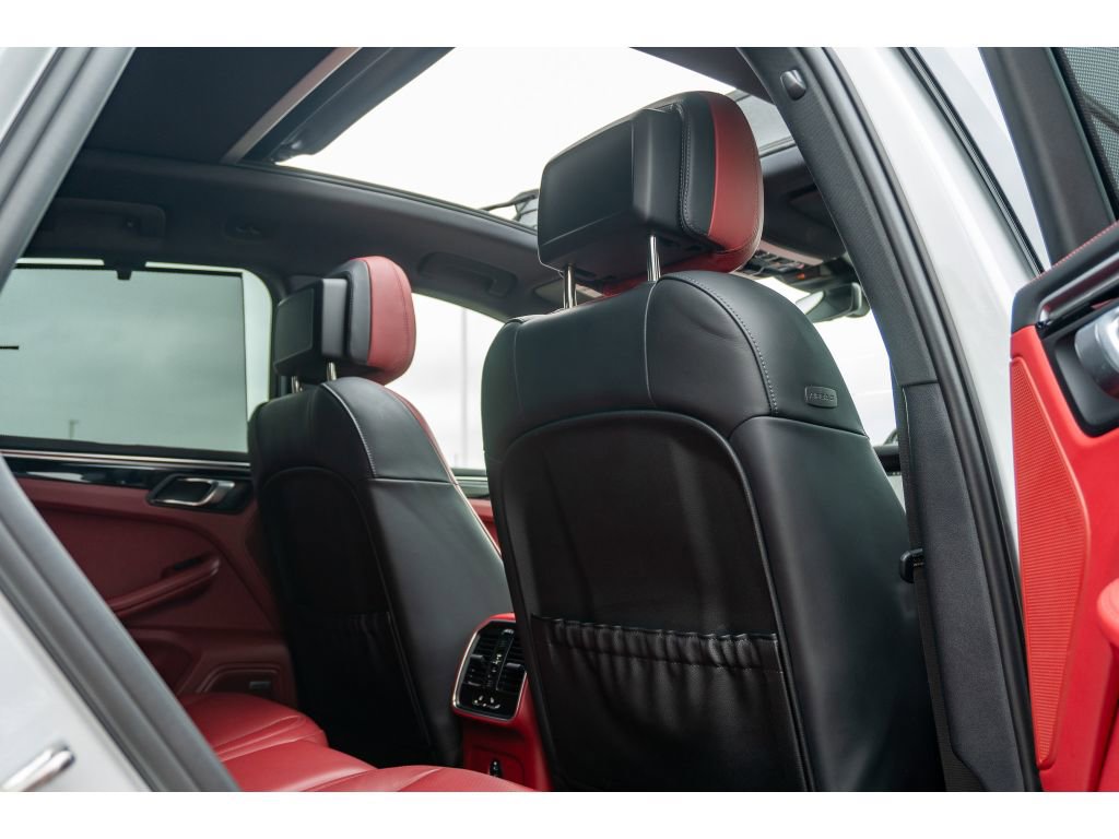 Used 2023 Porsche Macan Turbo AWD/4WD image 18