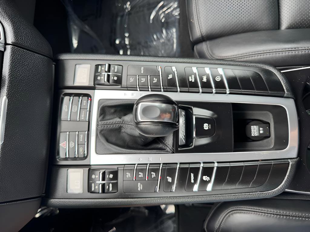 Used 2018 Porsche Macan Sport Edition image 30