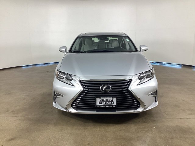 Used 2017 Lexus ES 350 w/ Luxury Package FWD image 2