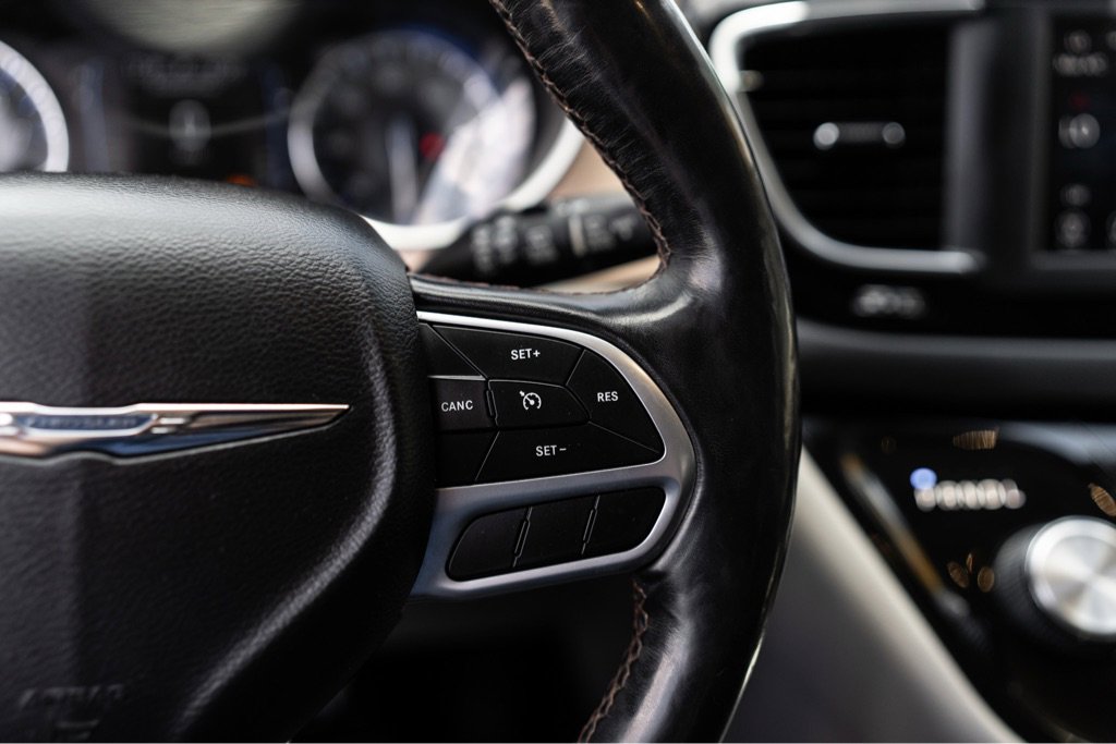 Used 2019 Chrysler Pacifica Touring-L FWD image 12