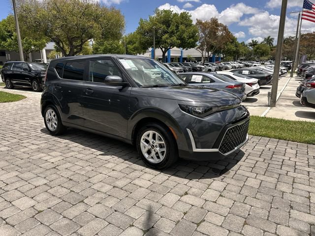 Used 2024 Kia Soul LX w/ Option Group 015 FWD image 16
