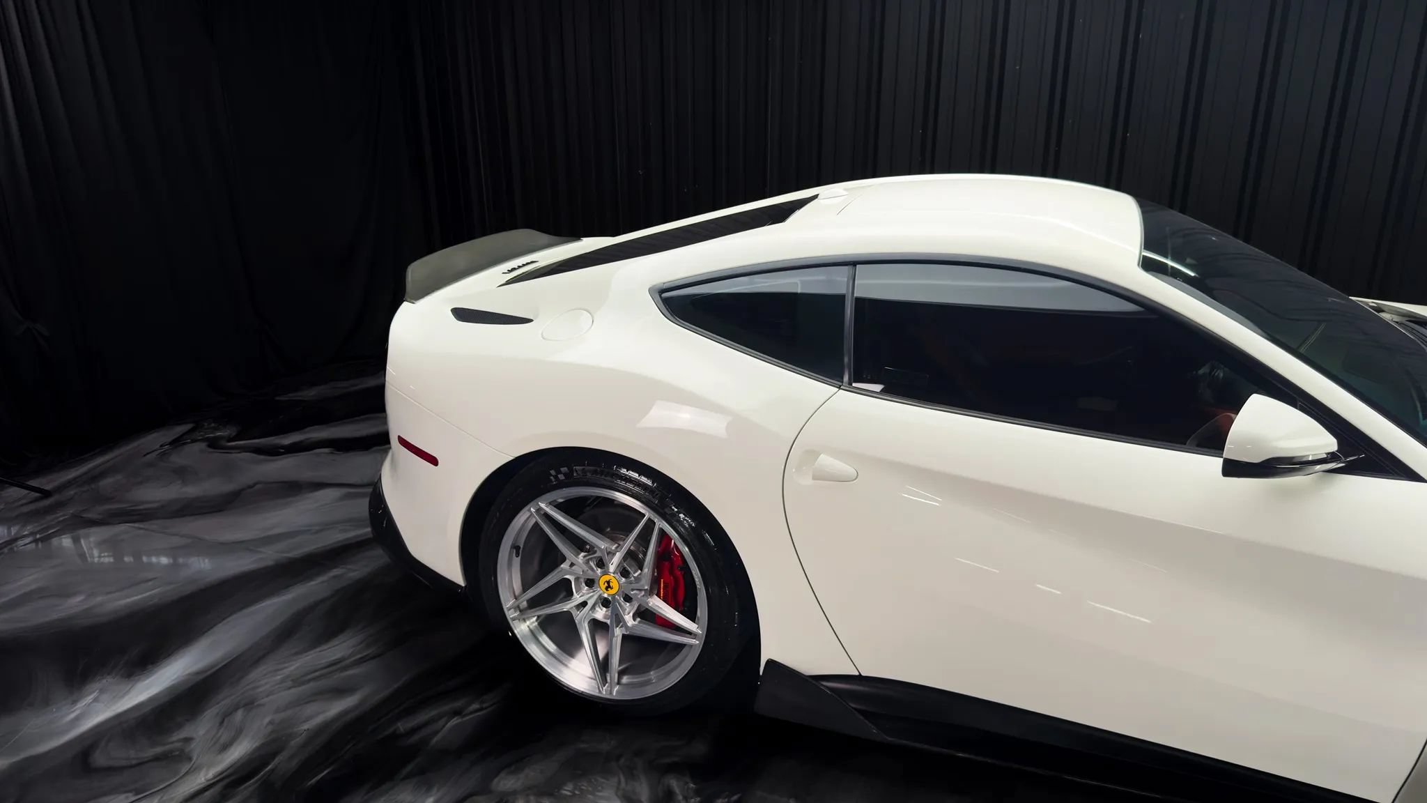 Used 2015 Ferrari F12 Berlinetta RWD image 9