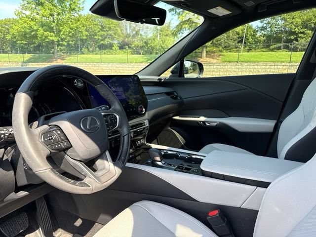 Used 2024 Lexus RX 350 Premium w/ Convenience Package FWD image 4