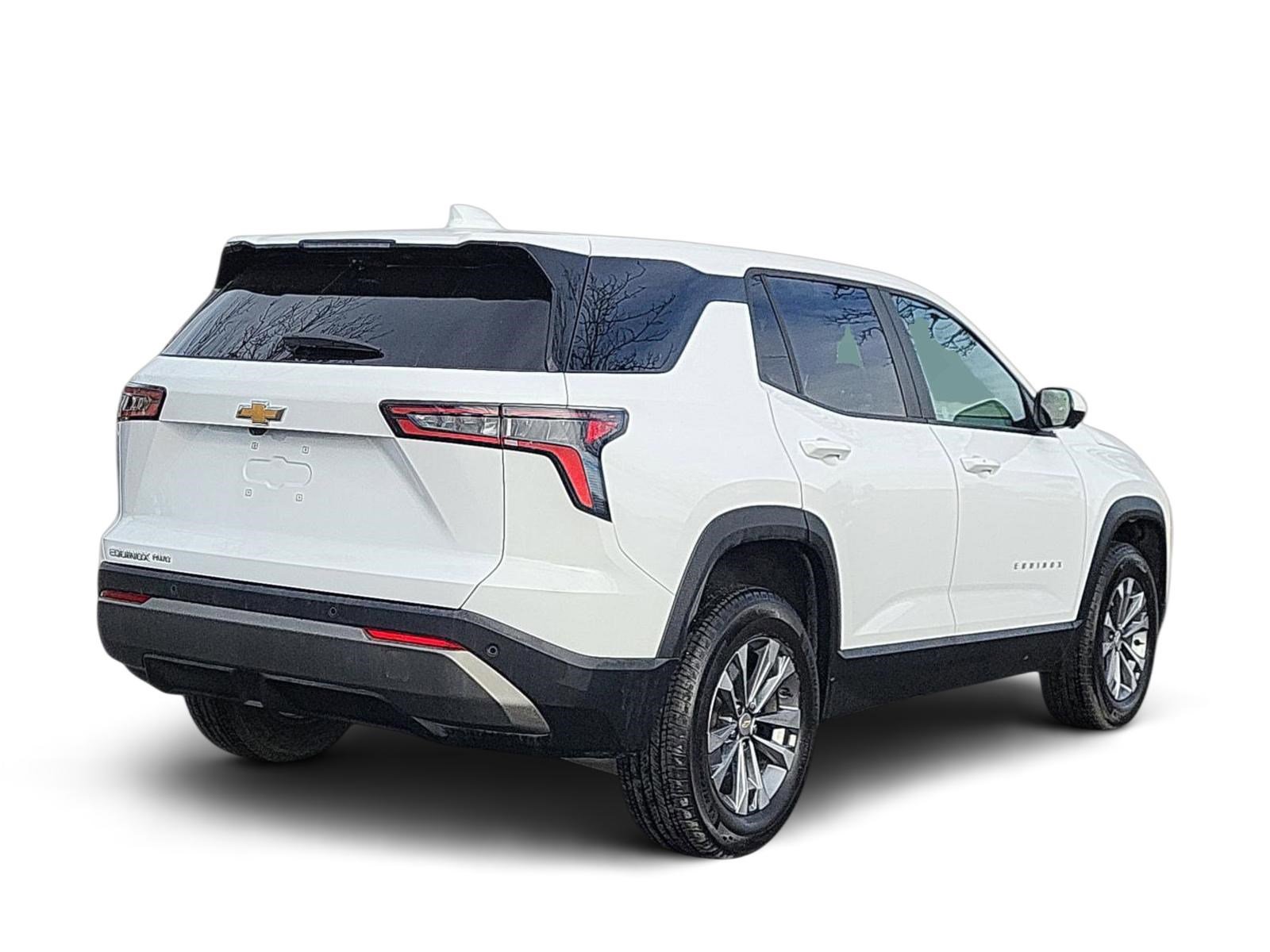 Used 2025 Chevrolet Equinox LT w/ Safety and Technology Package image 3