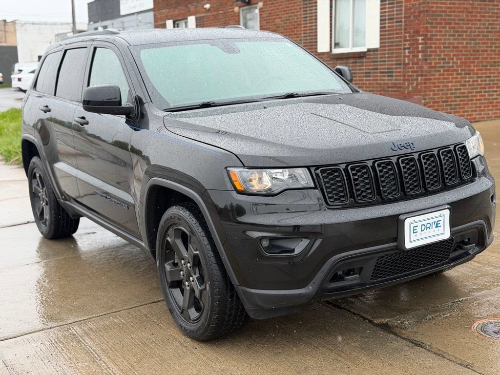 Used 2019 Jeep Grand Cherokee Laredo AWD/4WD image 3