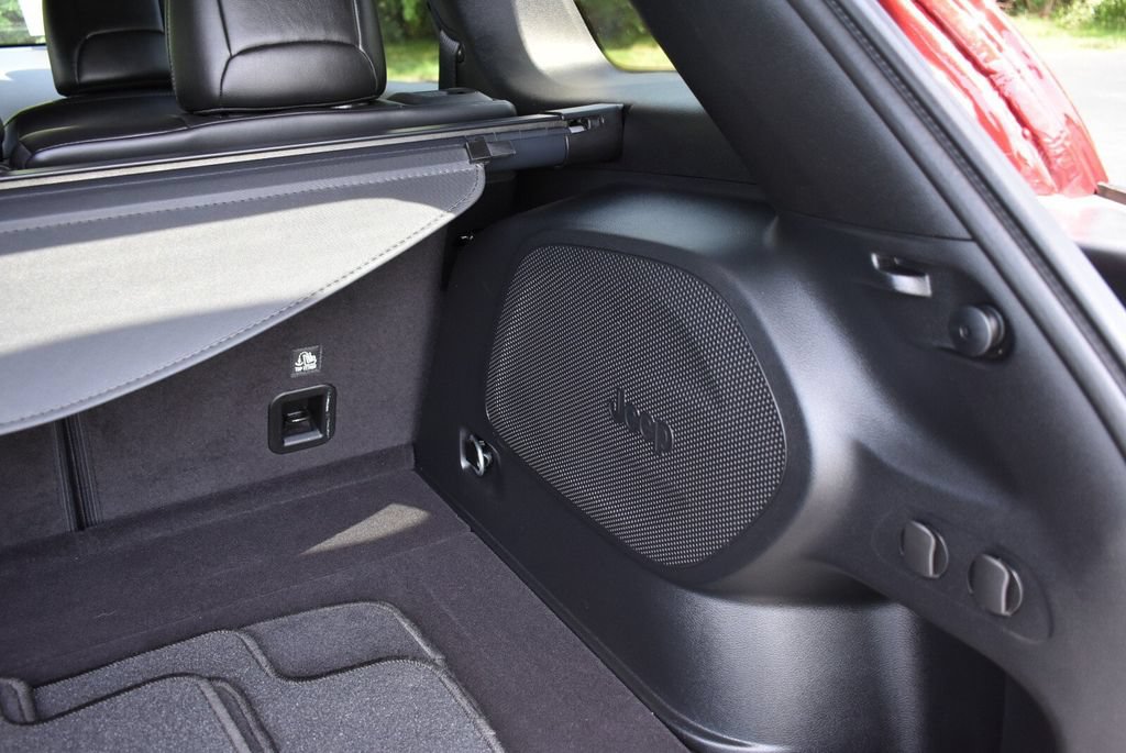 Used 2019 Jeep Cherokee Limited AWD/4WD image 29