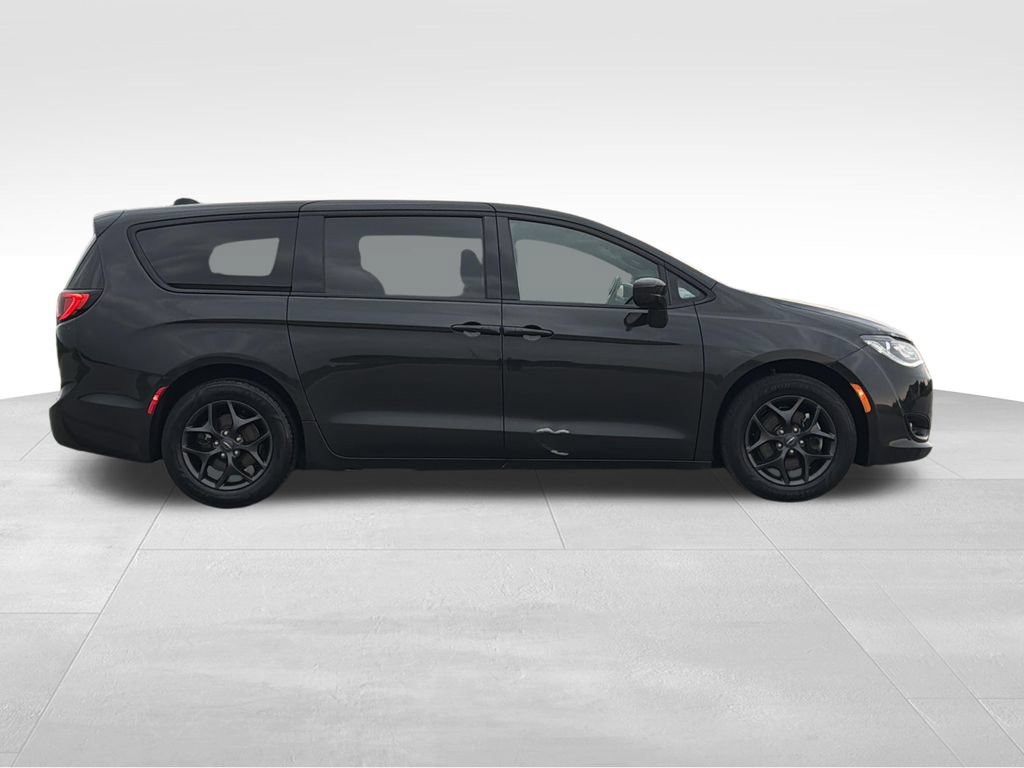 Used 2019 Chrysler Pacifica Touring Plus w/ S Appearance Package FWD image 21