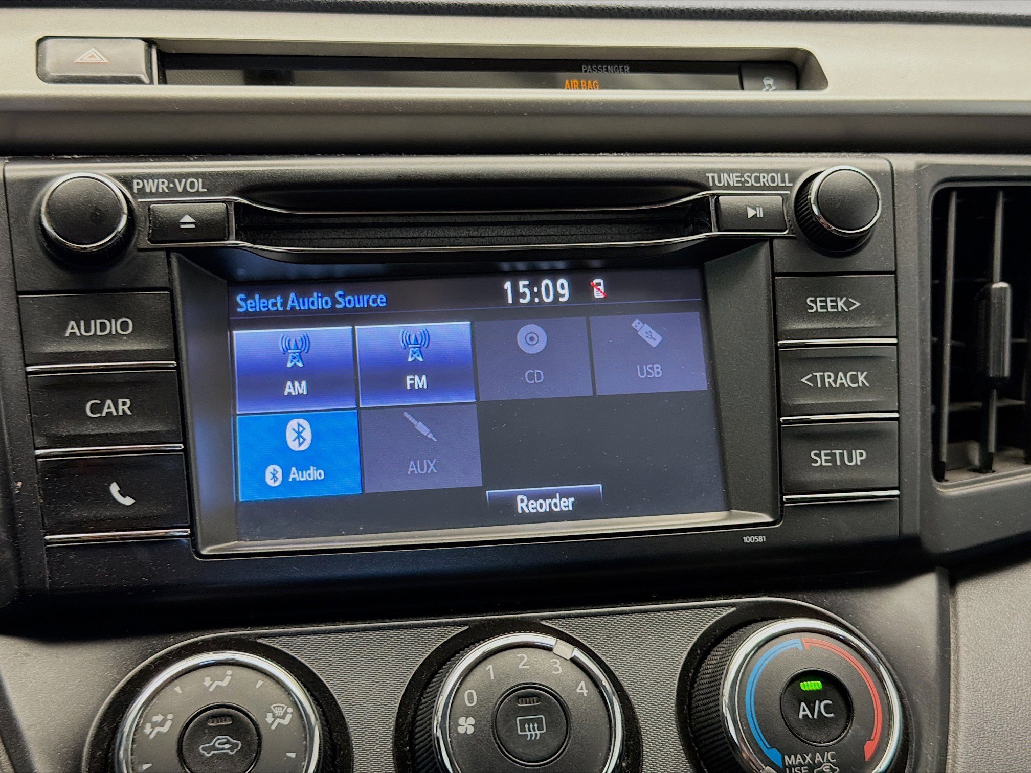 Used 2016 Toyota RAV4 LE image 9