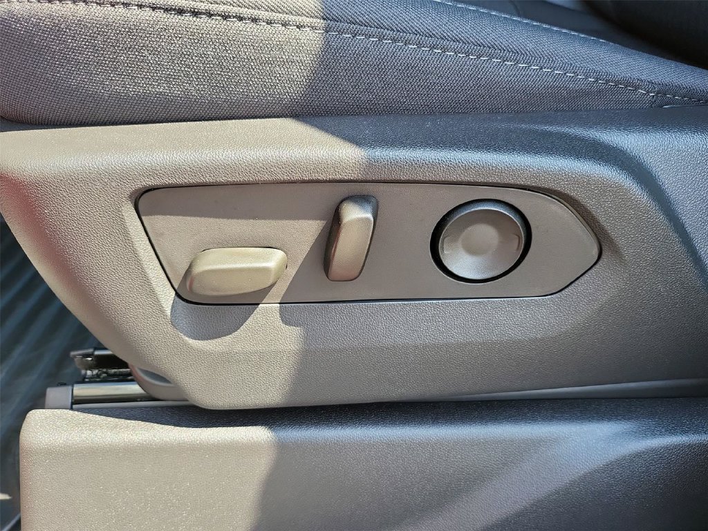 Certified 2022 Chevrolet Silverado 1500 Custom RWD image 37