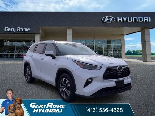Used 2023 Toyota Highlander XLE AWD/4WD image 2