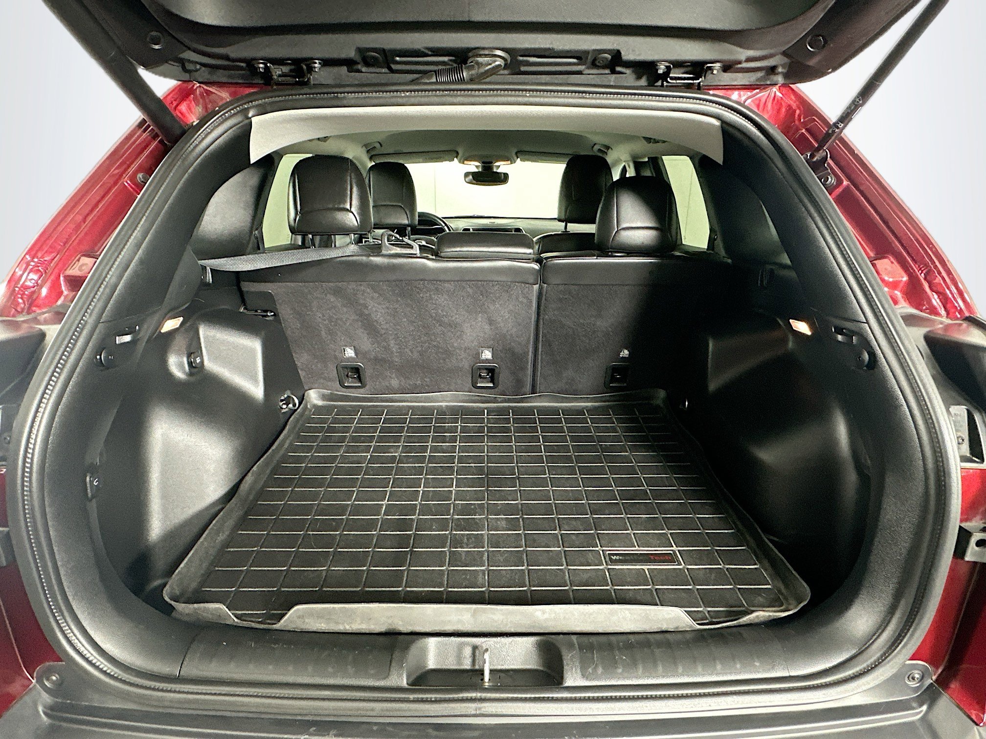 Used 2019 Jeep Cherokee Latitude Plus w/ Comfort/Convenience Group image 26