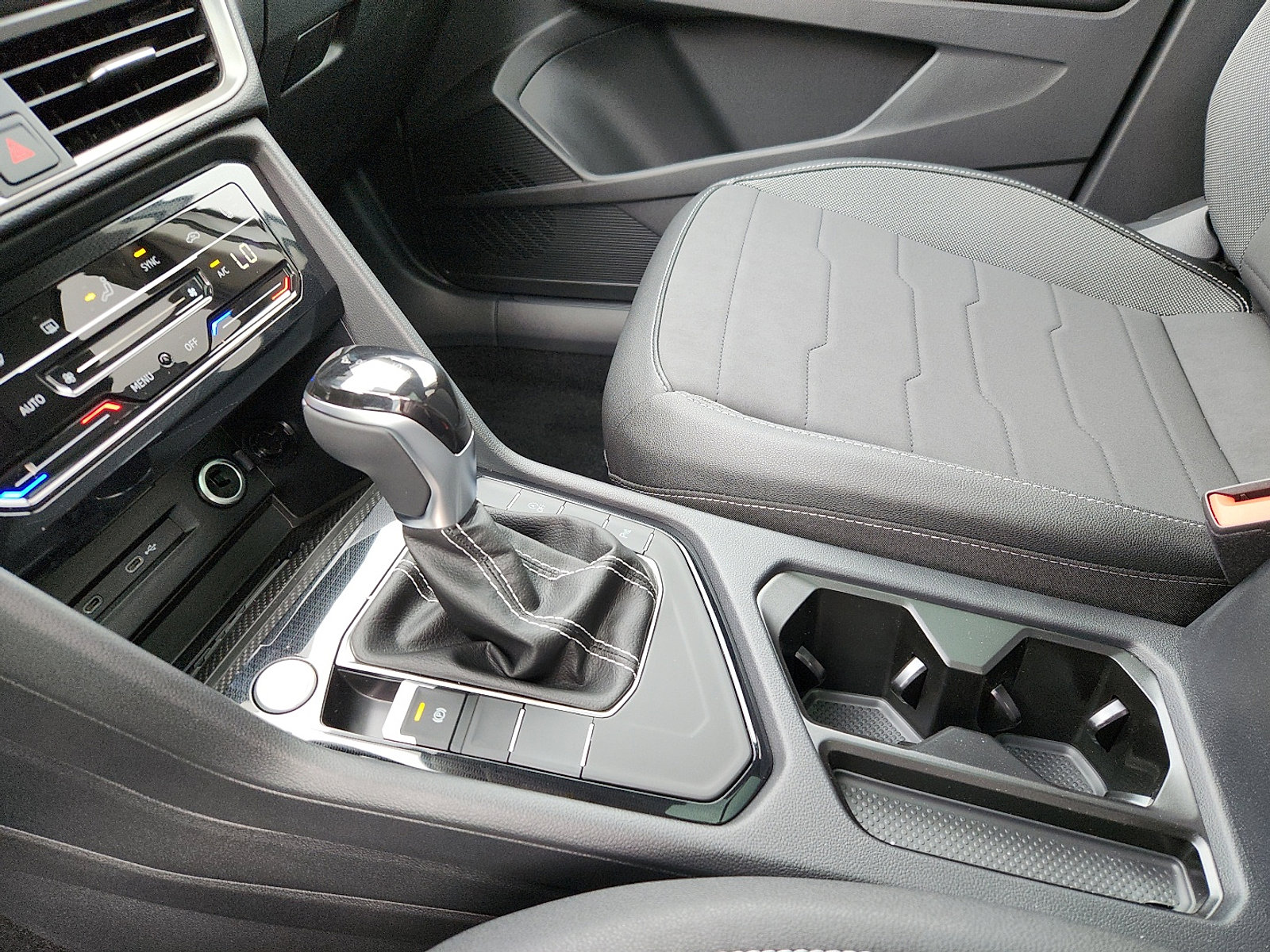New 2026 Volkswagen Taos SE image 20