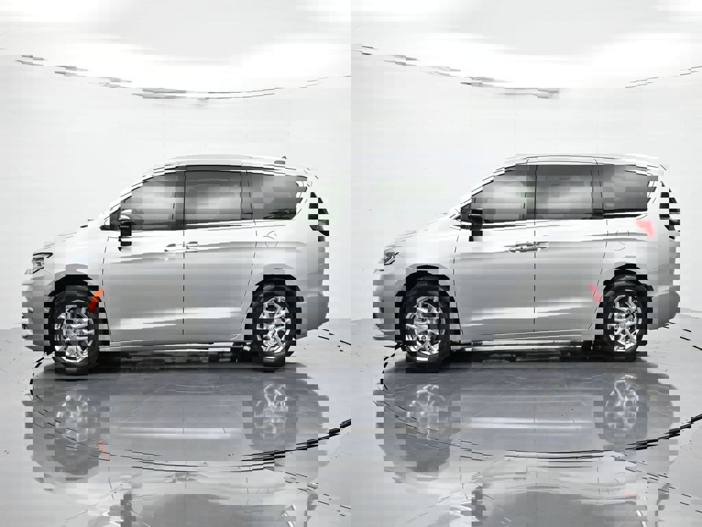 New 2026 Chrysler Pacifica Select image 8