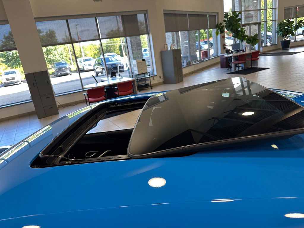 Used 2022 Chevrolet Camaro ZL1 RWD image 11